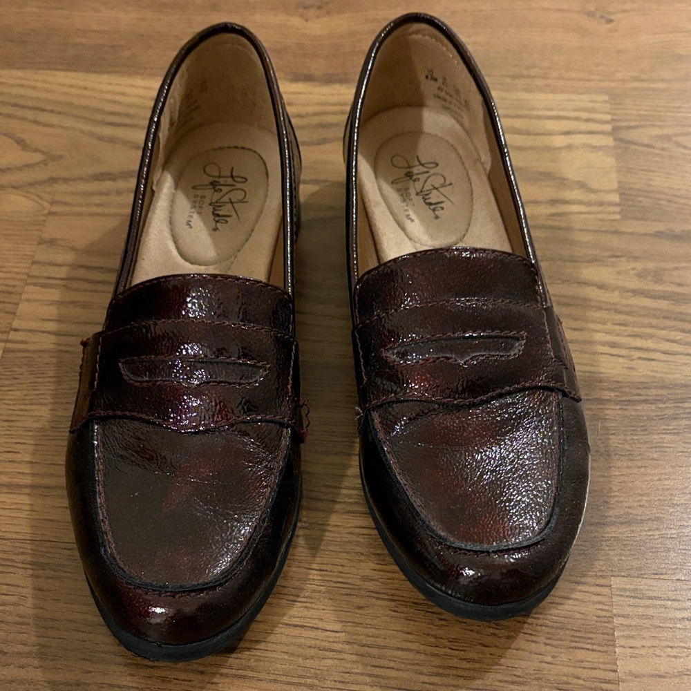Life Stride Comfort Flex Dark Reddish Brown Loafers. Size 8.5 M
